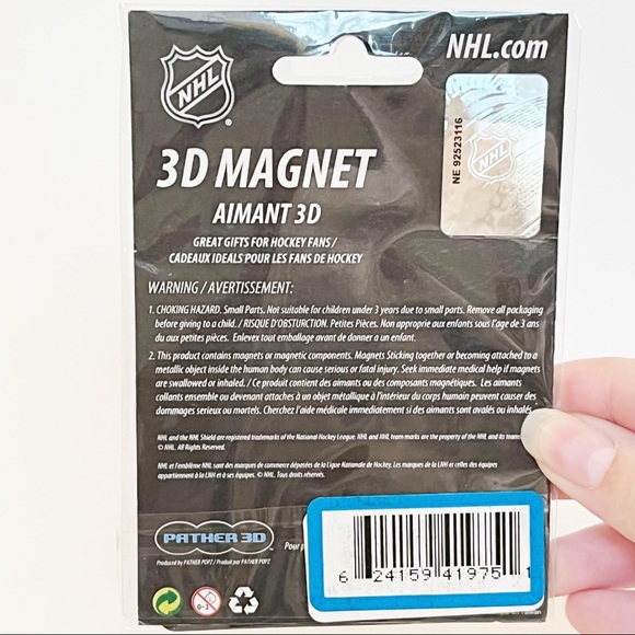 NHL Toronto Maple Leafs Hockey 3D Lenticular Magnets Set of 4 Pucks Blue White - Picture 4 of 6